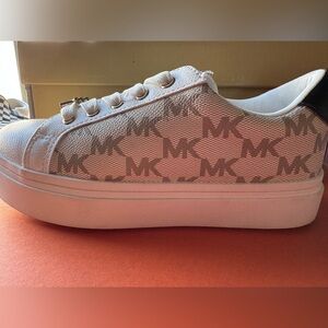 Girls originalal MK shoes